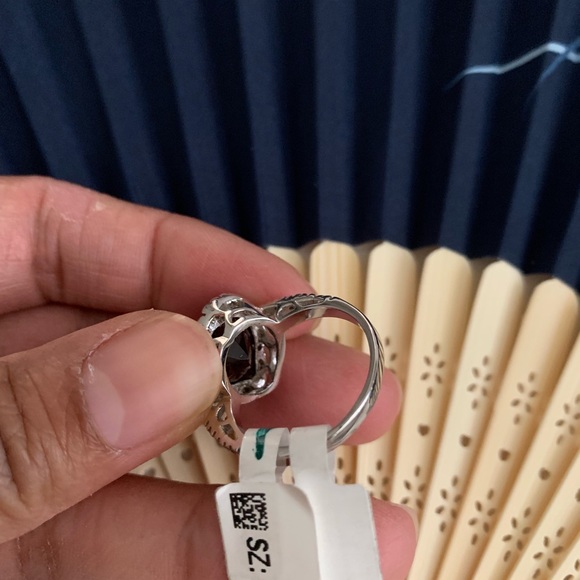 Sterling Silver Ring with heart shaped ruby - Picture 2 of 5